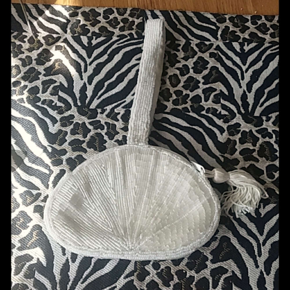 Accessory Lady Beaded Wristlet